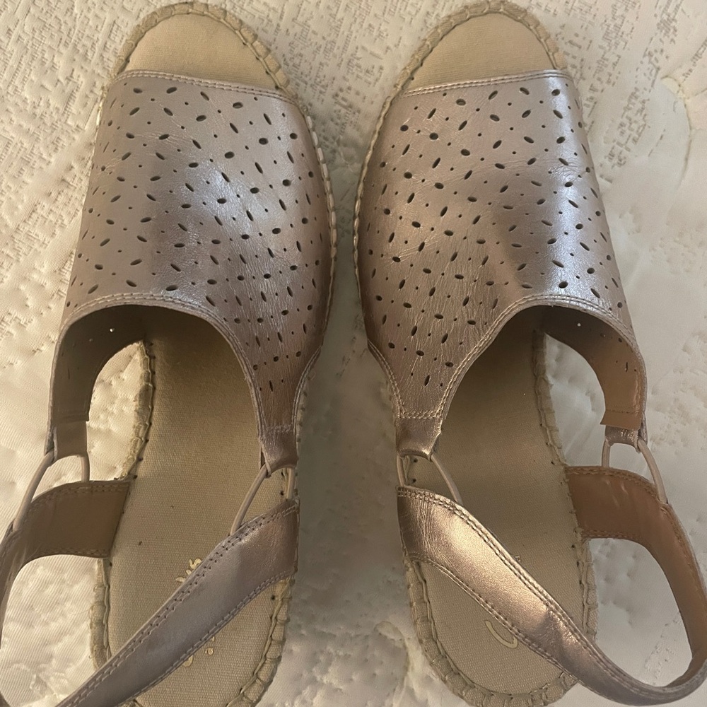 Clark Artisan Gold Wedges. VGU Size 9.5